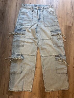 No Boundaries Light Wash Cargo Bow Jeans